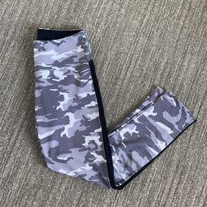 Flywheel Sports camouflage capri legging, size medium